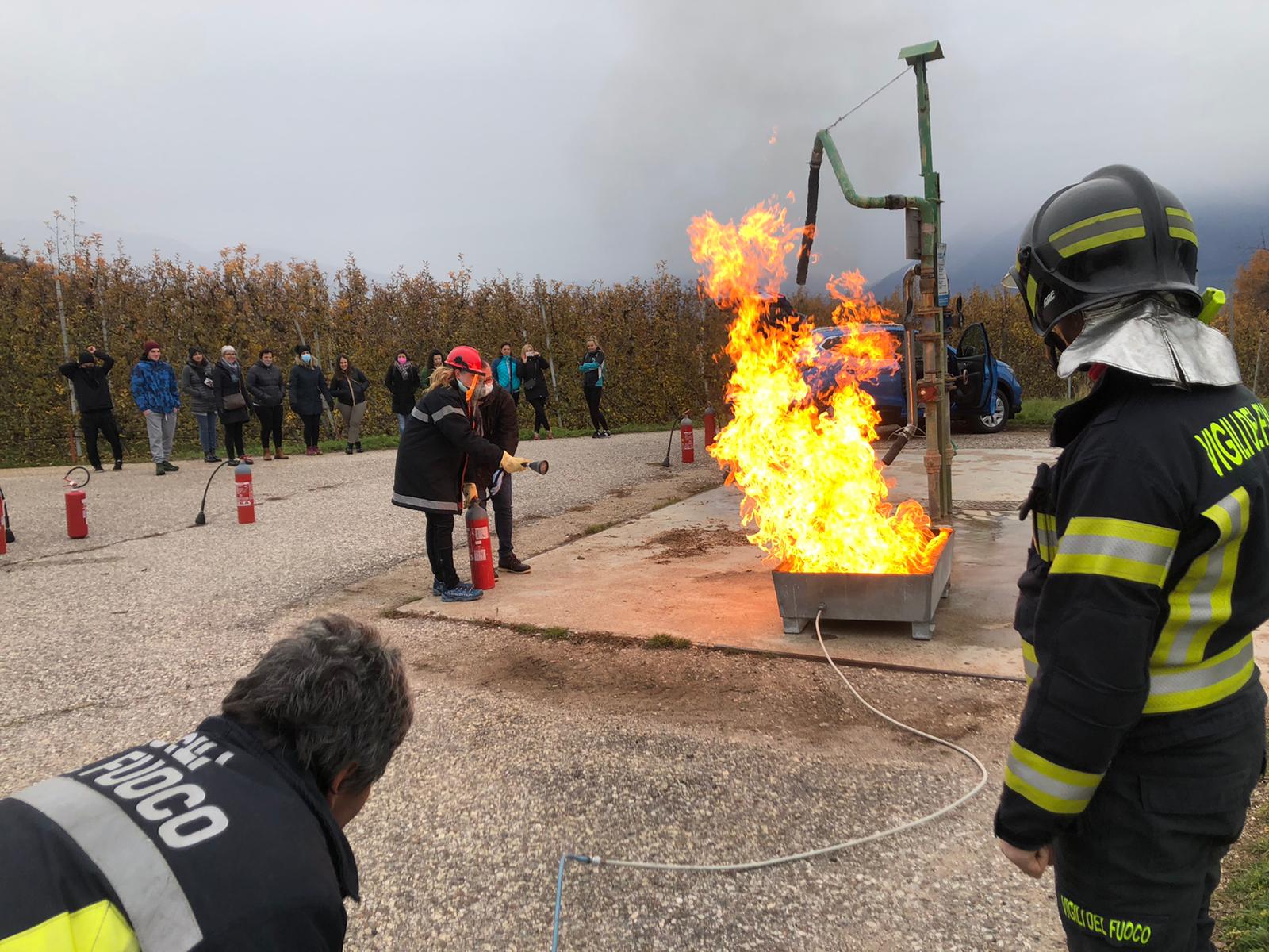 Prove pratiche di spegnimento con presenza dei Vigili del Fuoco